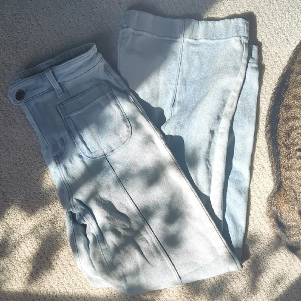 LC Lauren Conrad Light Blue Flare Jeans - Picture 3 of 6